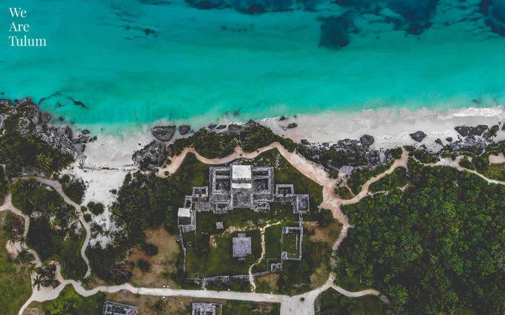 Tulum desde el aire: la zona arqueológica frente al Caribe